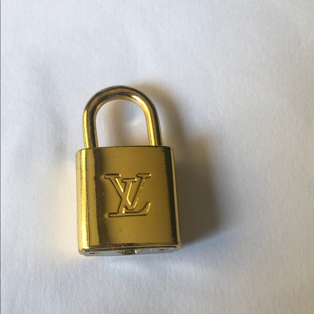 Louis Vuitton Shiny Gold LV Padlock